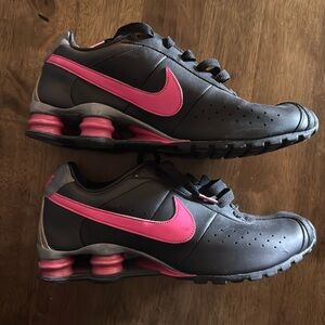 Nike SIZE 10 LIKE NEW Shocks RARE FIND Women's Running Shoes in Black/Pink